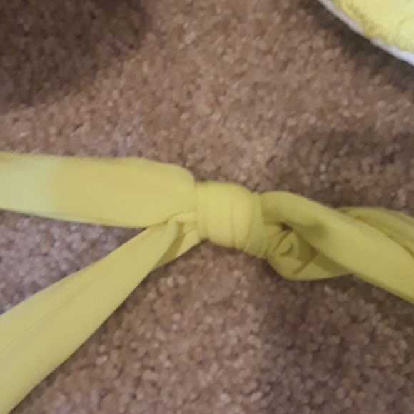 NWT Eye-catching Bikini Top - Picture 2 of 6